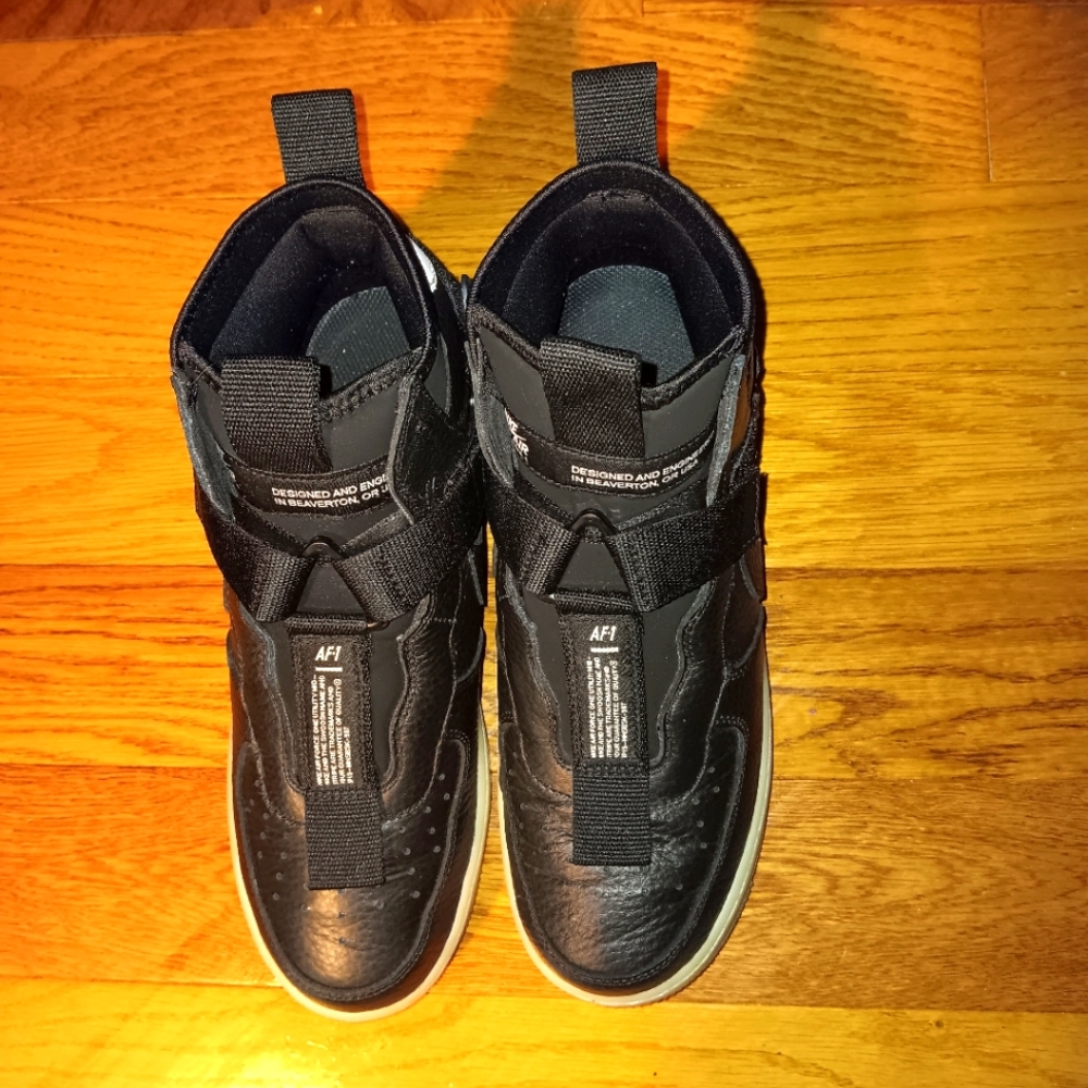 NIKE AIR FORCE ONE MID UTILITY  BLACK/HALF WHITE LEATHER SIZE 8